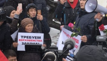 Около тысячи человек вышли на митинг против коррупции в Киргизии после выхода расследования OCCRP