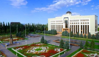 Более 20 казахских чиновников, уволенных за коррупцию, вновь приняли на госслужбу