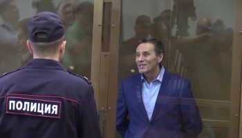 «Не очень большие изменения». Осужденный за взятку полковник СК освободился из колонии и заразился коронавирусом