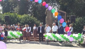 Директора лицея в Киргизии, где с родителей учеников собирали 28,5 млн сомов за год, отстранили от работы
