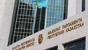 В Казахстане предложили ввести санкции для госслужащих за превышение расходов над доходами