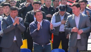 Глава правительства Киргизии поручил проверить информацию о выводе из страны 700 млн долларов из расследования «Азаттыка»