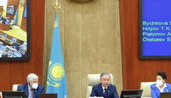В Казахстане запретили дарить подарки госслужащим