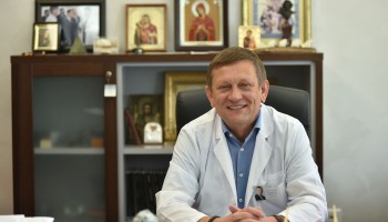 Экс-главу федеральной клиники обвинили в хищении 1,3 млрд рублей. Как работают махинации с медицинскими закупками на примере дела новосибирских врачей