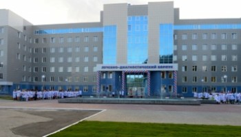 Троих сотрудников Алтайского онкоцентра «Надежда» приговорили к восьми годам колонии за взятки на 20 миллионов рублей