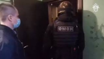 В Иркутске задержали чиновников, которые не проверяли качество жилья для детей-сирот за взятки на почти 17 млн рублей