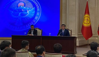 Исполняющим обязанности президента Киргизии стал Садыр Жапаров, которого 10 дней назад освободили из тюрьмы протестующие. Как это произошло