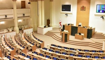 Представители двух партий парламента Грузии потребовали отстранить от выборов «Альянс патриотов Грузии» из-за возможного финансирования из России