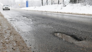 Прокуратура Смоленска нашла признаки уголовного преступления в ремонте дороги, которая начала разрушаться после окончания работ