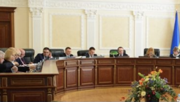 Высший совет правосудия Украины уволил судью, получившую взятку в 4 тысячи долларов