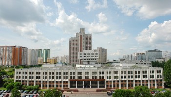 РАНХиГС заподозрили в фиктивном трудоустройстве 12 сотрудников в рамках дела о хищениях экс-замминистра просвещения
