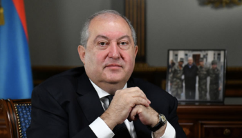 Hetq связал отставку президента Армении с наличием у него гражданства Сент-Китса и Невиса. Правоохранительные органы начали проверку