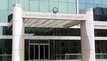В Азербайджане завели дело на бывших сотрудников Госфонда соцзащиты, которые похищали деньги через счета умерших пенсионеров