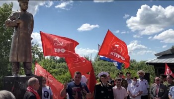 Глава отделения КПРФ в Нижегородской области установил памятник Сталину как символ борьбы с коррупцией