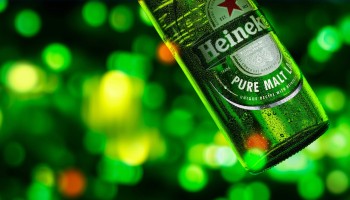 «Хроники» и Follow The Money: объявившая об уходе из России компания Heineken продолжает владеть российским активом и увеличивать прибыль