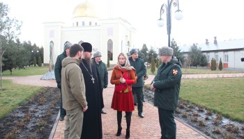 «Проект»: тайная супруга главы МЧС имеет отношение к вывозу детей из Украины