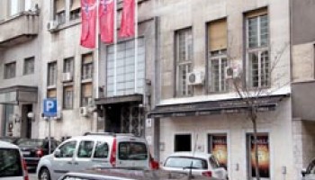 Семья наркодельцов владела клубом в штаб-квартире партии