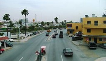 Mexican authorities kill two rival drug cartel chiefs near U.S. border