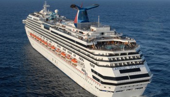 Critics Argue That US Government Should Not Bail Out Cruise Liners 