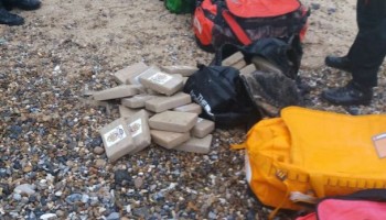 Beach Day in England: Beachgoers Find Colorful Gym Bags With Cocaine Worth US$ 50 Million