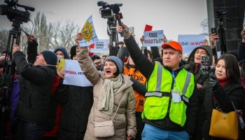 Kyrgyzstan Wants to Permanently Ban Kyrgyz Service of RFE/RL