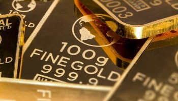 UAE Suspends 32 Gold Refineries in Anti-Money Laundering Investigation