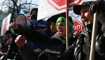Ukraine: Government Accused of Hiring Thugs to Attack Protestors 