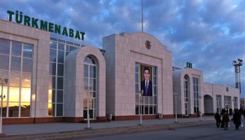 Turkmen.News: в Туркменистане завуч вымогала со школьников взятки самсой, кексами и шоколадом