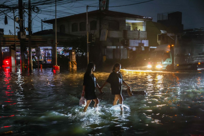 Philippine Authorities Arrest Seven in Flood-Control Corruption Probe