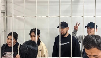 Прокурор требует шесть лет тюрьмы для заключенных кыргызских журналистов-расследователей