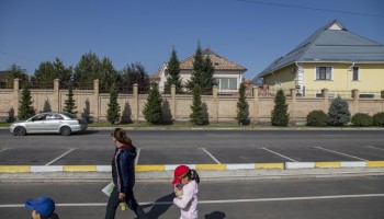 Общественный парк превратился в городок для состоятельных бизнесменов