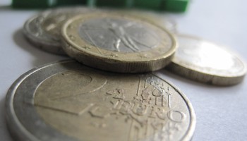 Street Vendor Arrested in Spain for Importing 10,000 Fake Euro Coins from China