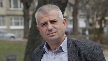 Коррупционерам — повышение, разоблачителям коррупции — разбитые окна